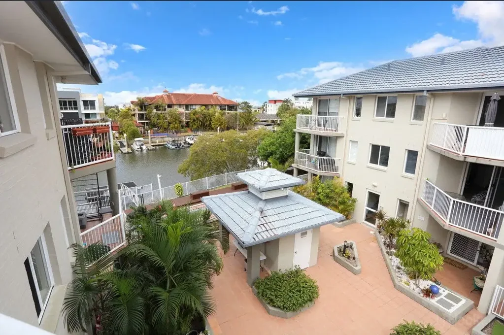 Light & Bright Apartment with Water Views