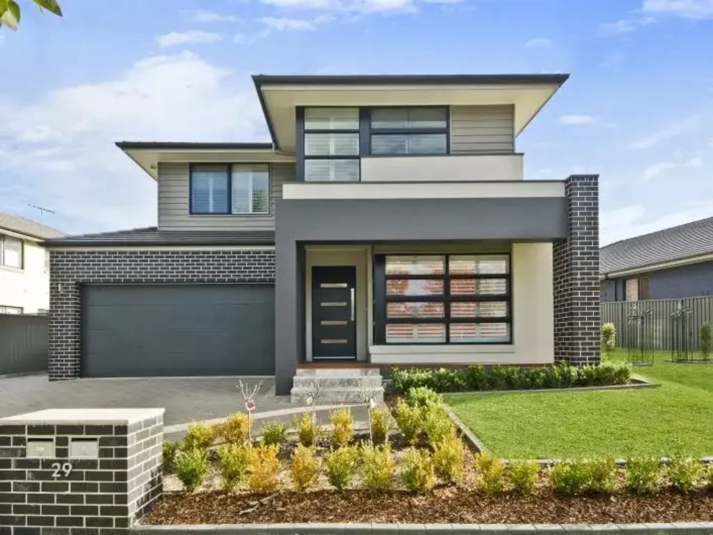 Expansive residence