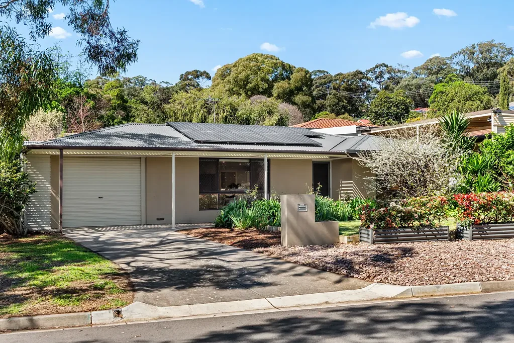 Happy Valley 3房  Low-Maintenance Living in an Ideal Parkside Setting