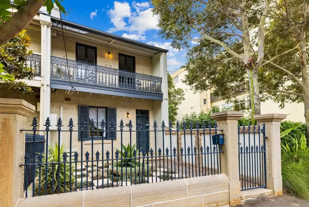 Beautiful 4 Bedroom Terrace With Parking