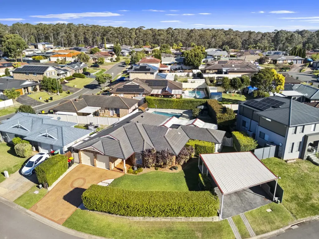 Glenmore Park 4房 每个人和所有物品都有空间——坐落于大面积地块！ Room for everyone and everything- set on a large block!