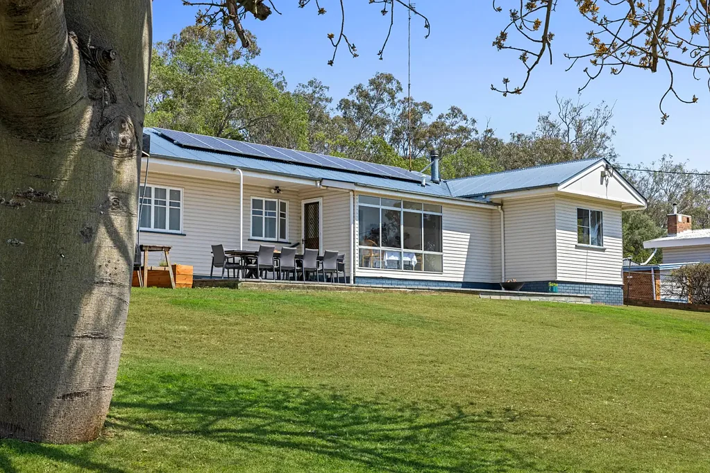 42 Toowoomba Road, Oakey, QLD 4401