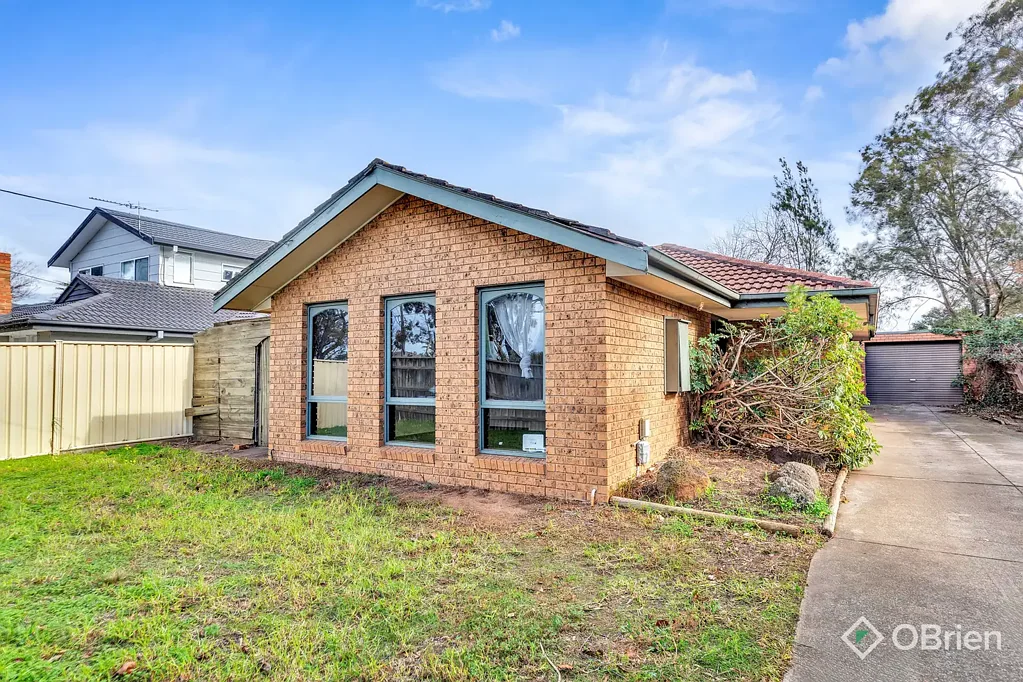 CENTRALLY LOCATED COSY HOME!!