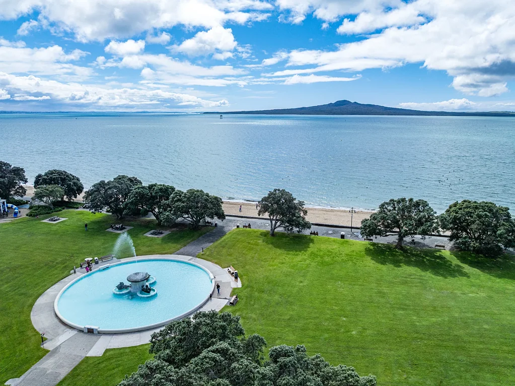 Mission Bay 2 Bedroom Location, lifestyle and Rangitoto views