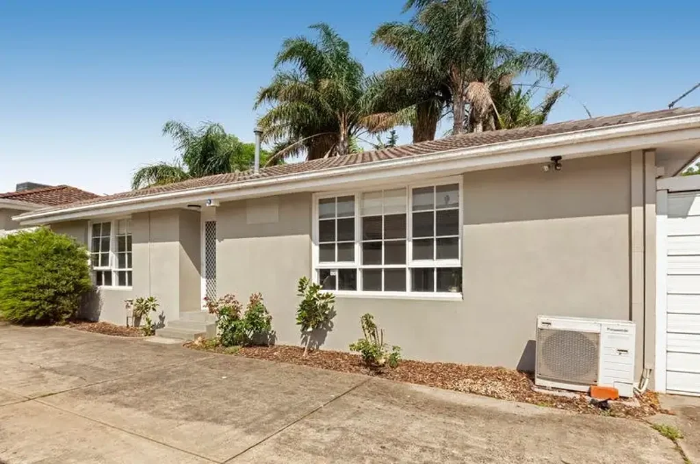 Charming 2 bedroom Unit in Prime Location