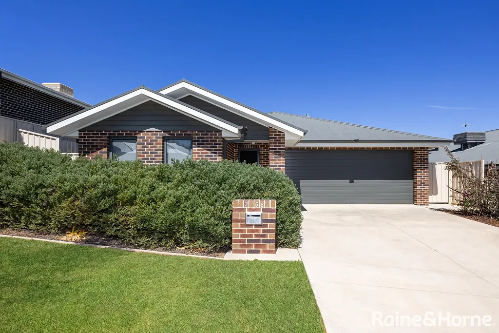2/56 Ross Parkway, Gobbagombalin, NSW 2650