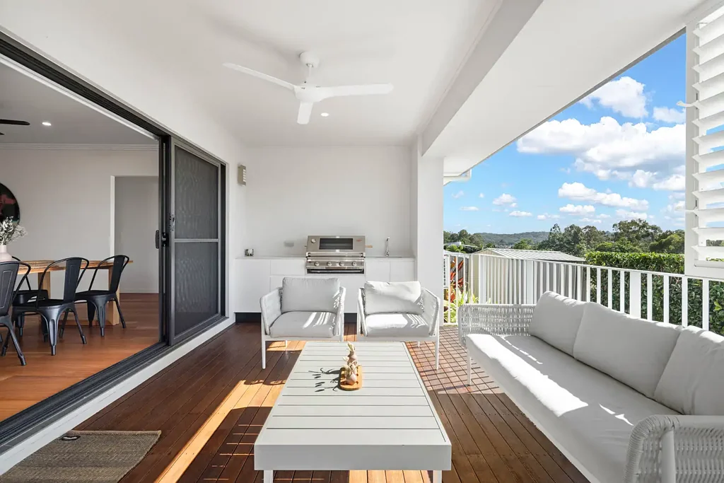 Elanora 4Moenga Modern Family Living in a Peaceful Elanora Setting