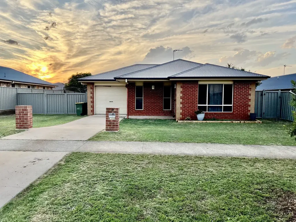 49 Berghofer Drive, Oakey, QLD 4401