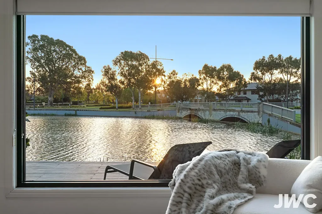 2 Quarterdeck Road, Sandhurst, VIC 3977