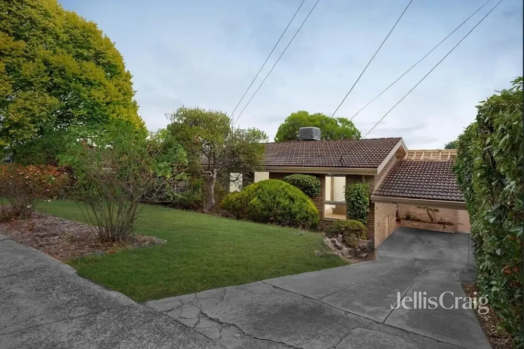 A family Home in the Viewbank College Zone