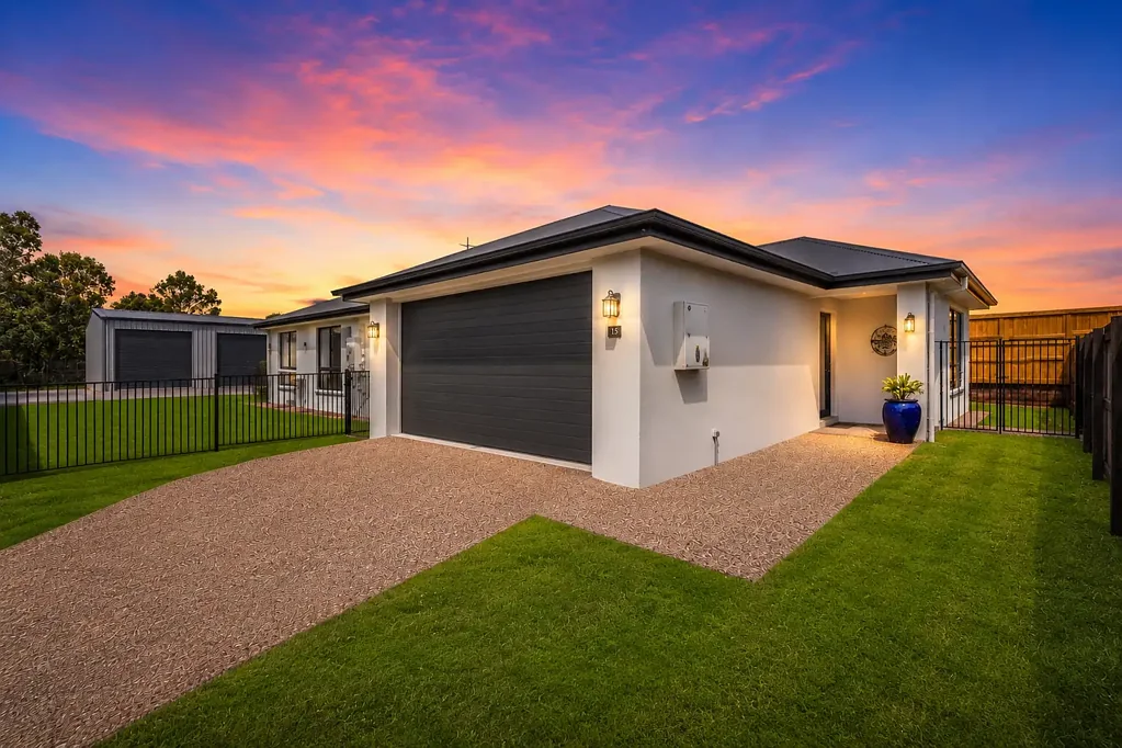 Upper Caboolture 4غرفة نوم Book your Private Inspection Today - Modern Family Living on a Generous Block with 3-Bay Shed and Side Access