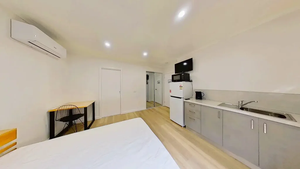 Studio Room Available to Rent 6 / 12 Month Leases