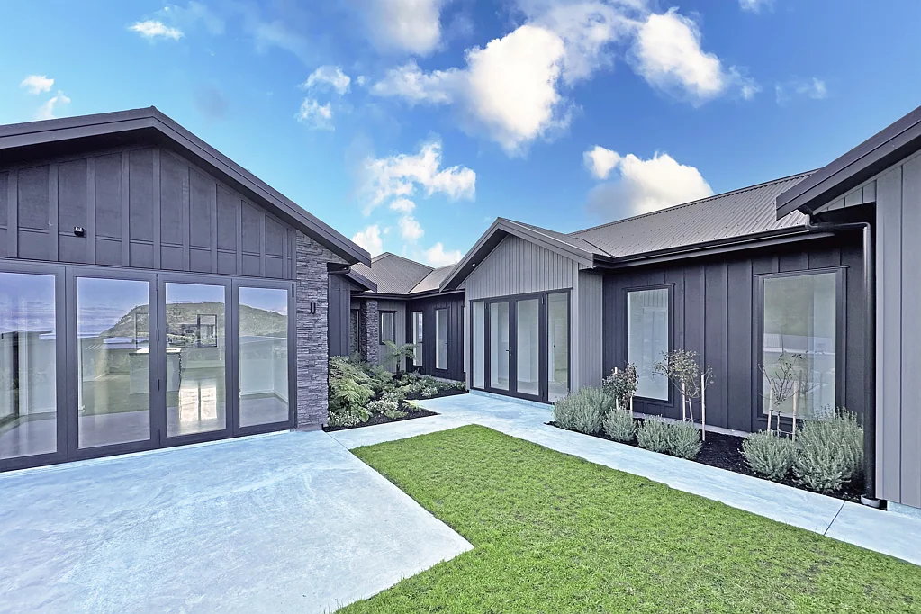 Kinloch 4 Bedroom Brand New High Spec Home In Seven Oaks