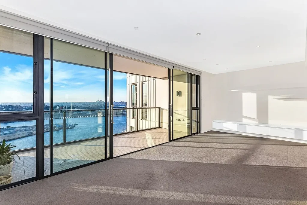 Northfacing apartment with water views