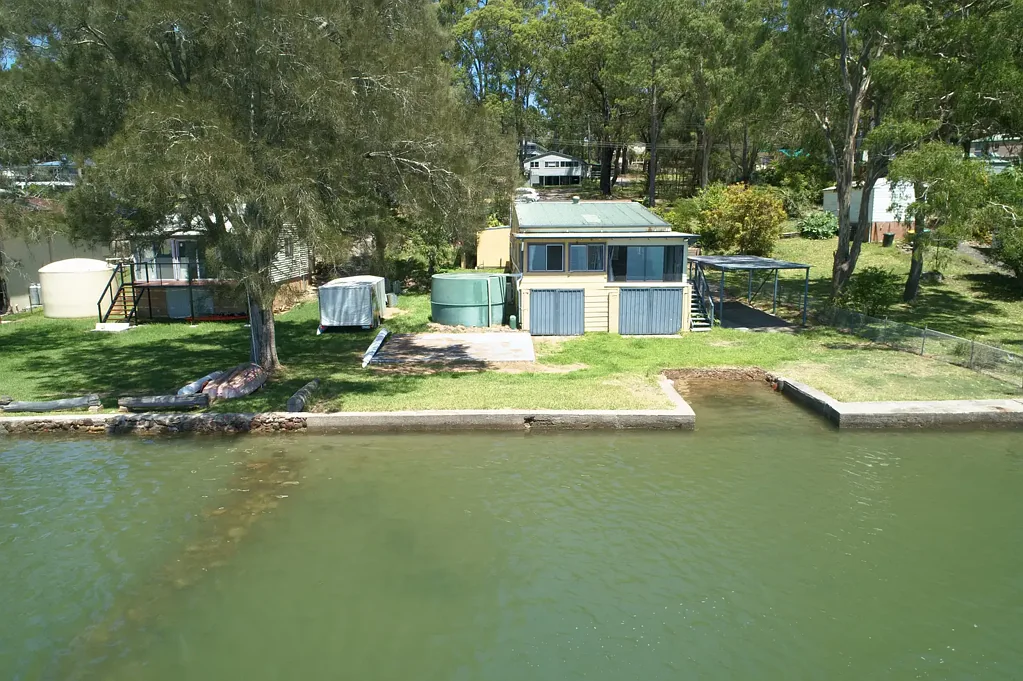 North Arm Cove 4 Bedroom Stunning Waterfront Property in North Arm Cove