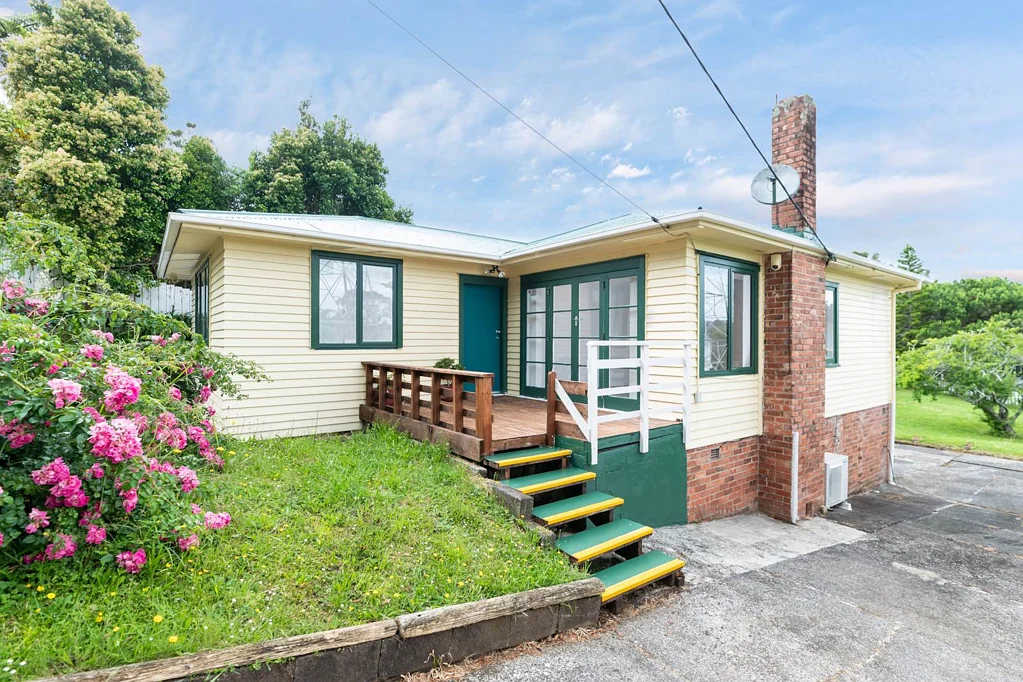 Blockhouse Bay 3ਬੈੱਡਰੂਮ Renovated Classic on 814sqm - Land & Location