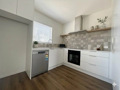Easy-Care Living in a Stylish Townhouse