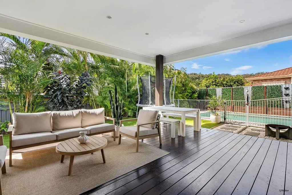 Elanora 4ਬੈੱਡਰੂਮ Hamptons Elegance Meets Elevated Family Living in Elanora