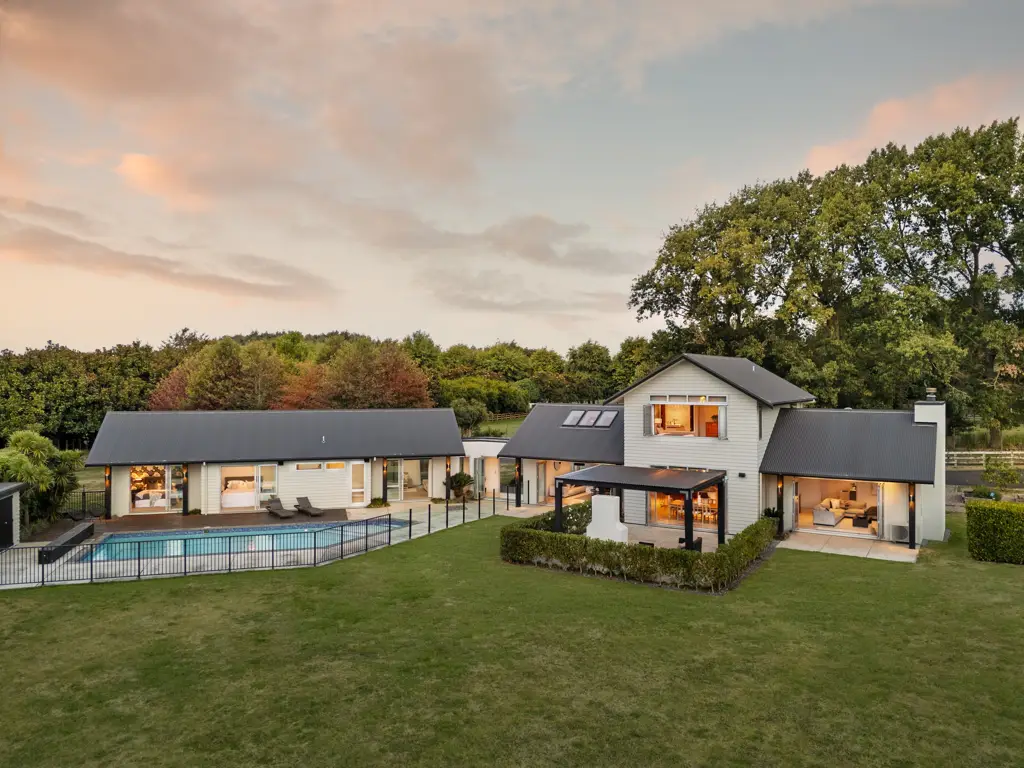 Puketaha Rural elegance with the Pool and Shedding to suit!