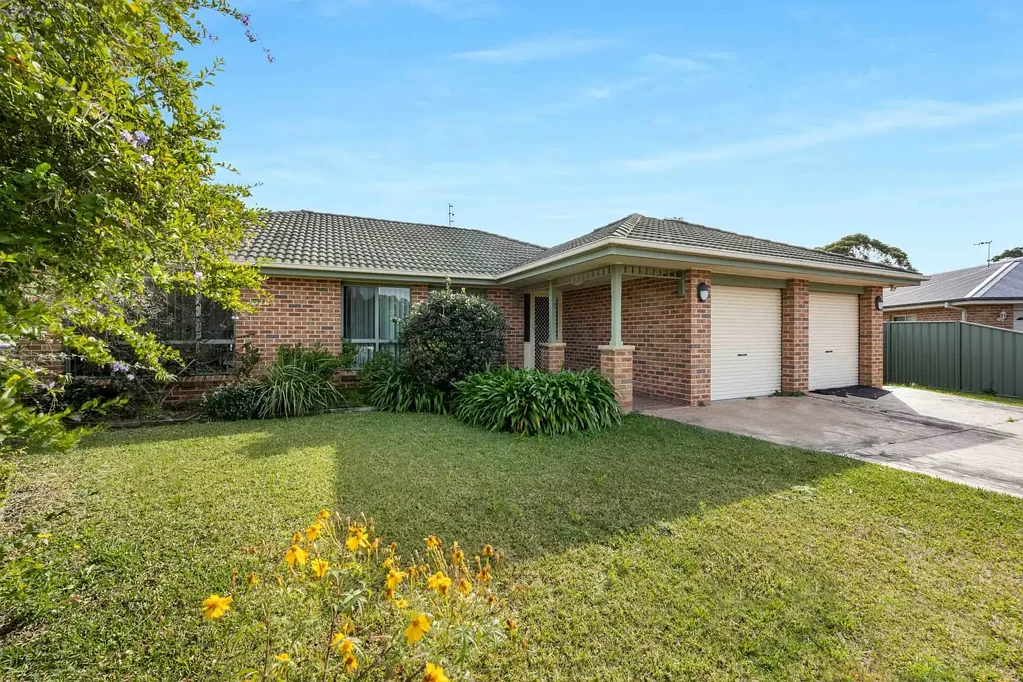 St Georges Basin 3 Bedroom Stylish, Contemporary Living in a Peaceful Cul-de-sac