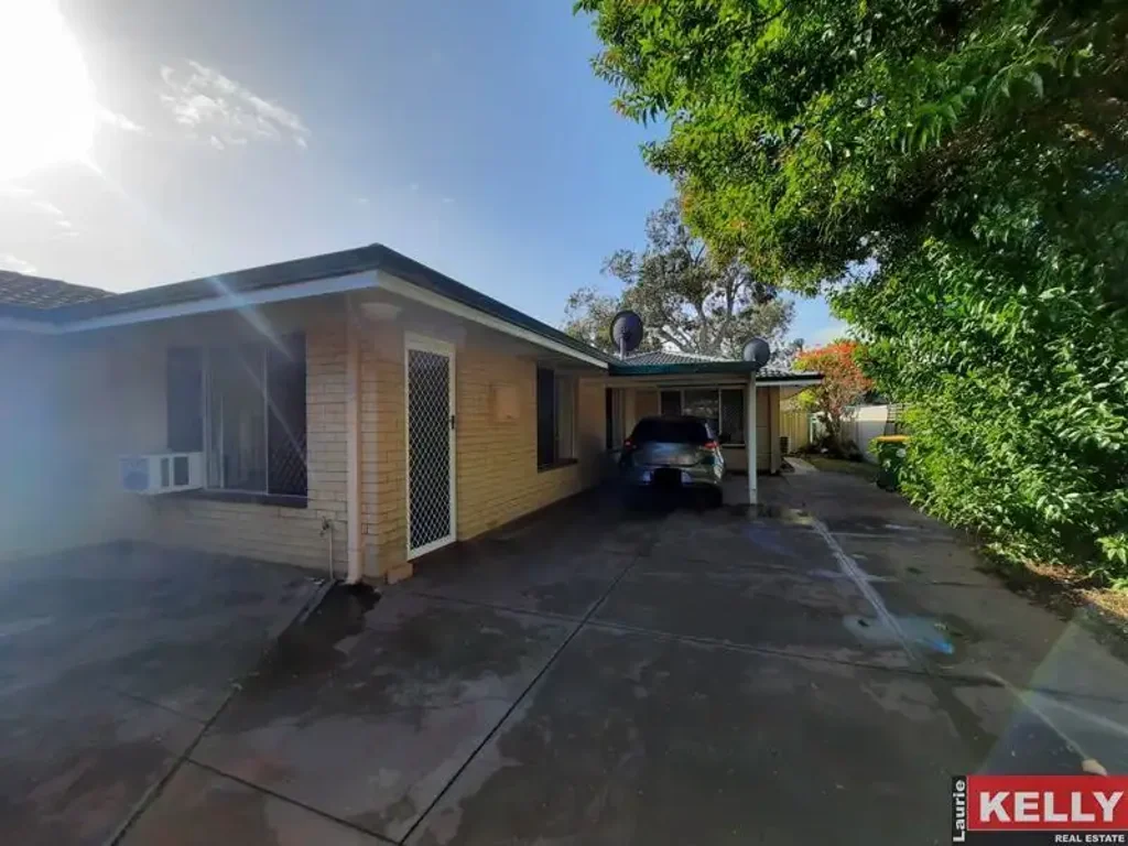 Unfurnished 2 brm 1 bathroom duplex