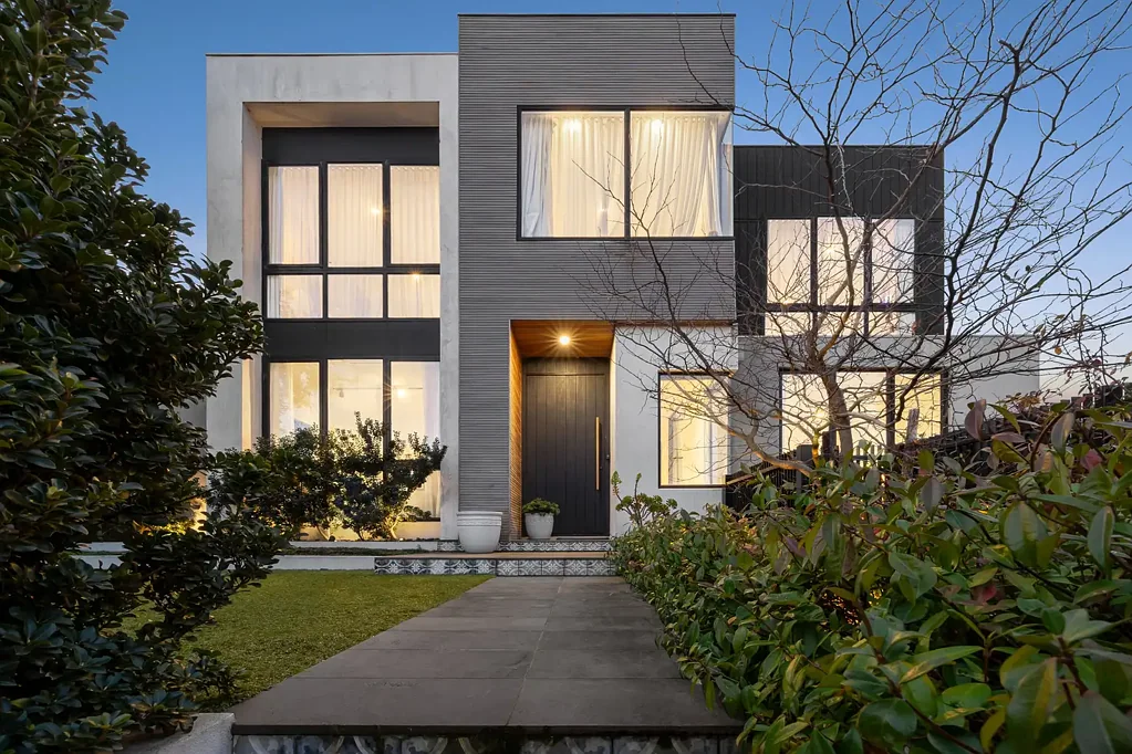 Beaumaris 5 Bedroom Architectural Brilliance Meets Coastal Sophistication