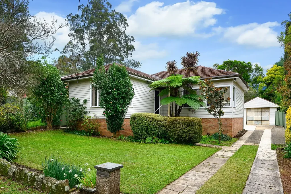North Ryde 3Moenga ORIGINAL COTTAGE ON LEVEL LAND - 569.1 SQM, NORTH EAST TO REAR!