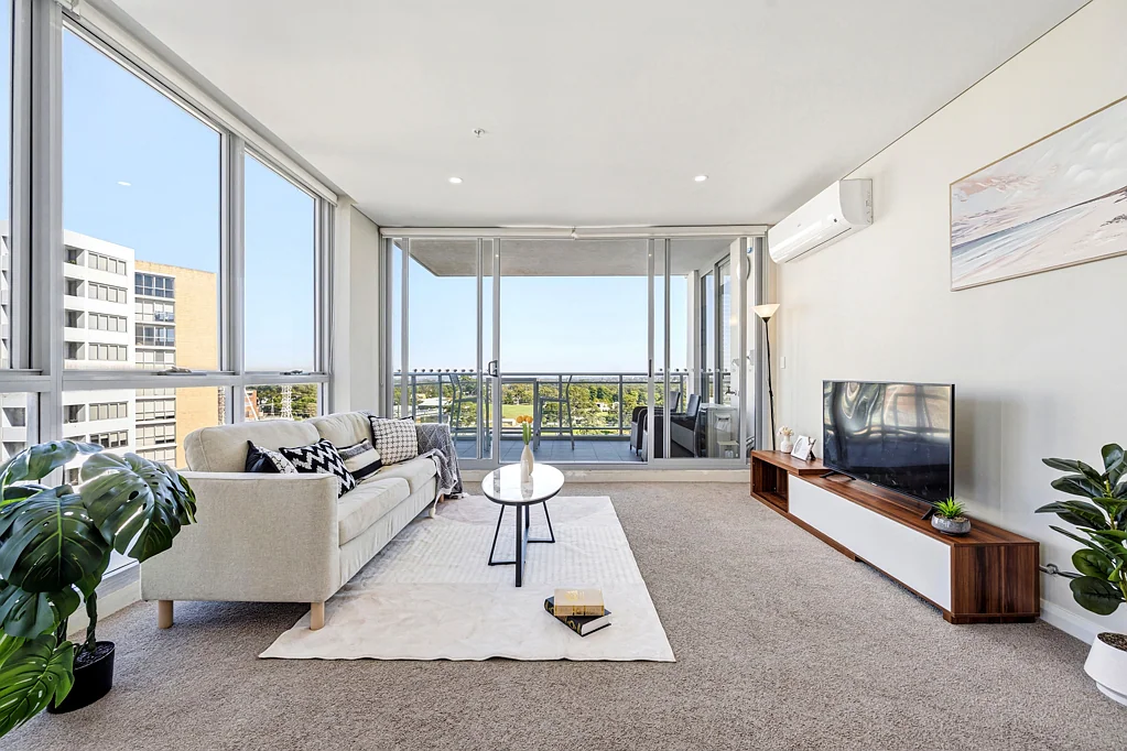 Carlingford 2침실 Modern Apartment with Study & Scenic Outlook - Prime Carlingford Location