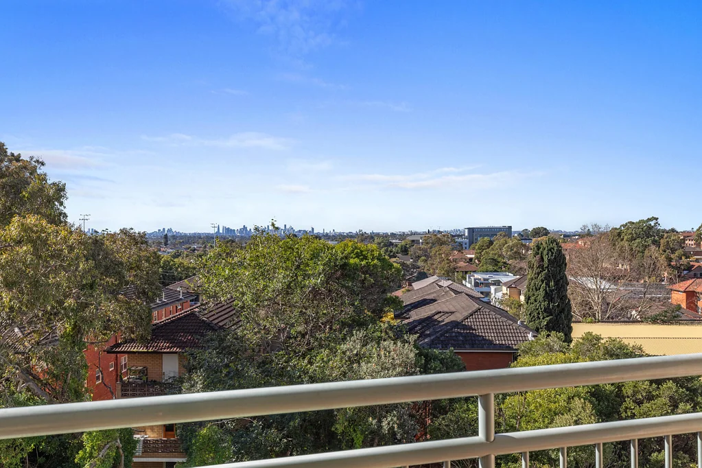 Hurstville 2 Slaapkamer North facing life style Apartment Living with Leafy & City Skyline Views