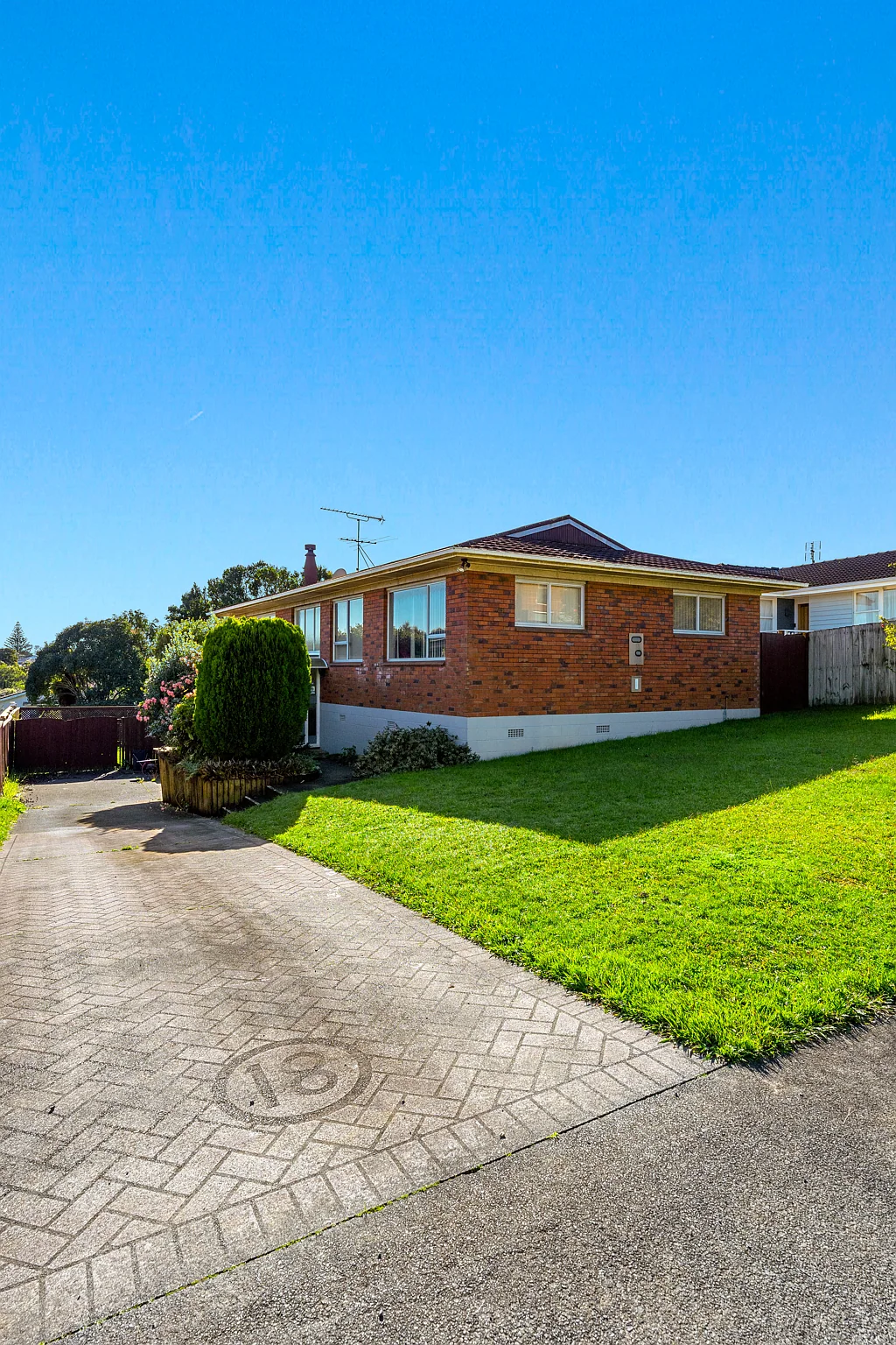 Pakuranga Heights 3Phòng ngủ Brick house with freehold 675 sqm in quiet street
