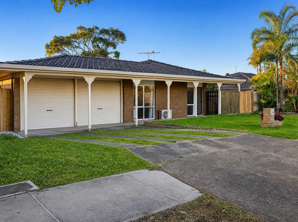 Family Home in Prime Location with Air conditioning!