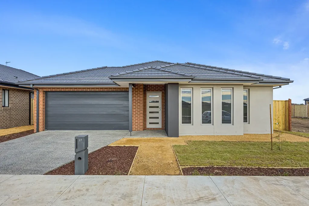MODERN FAMILY LIVING IN BONSHAW