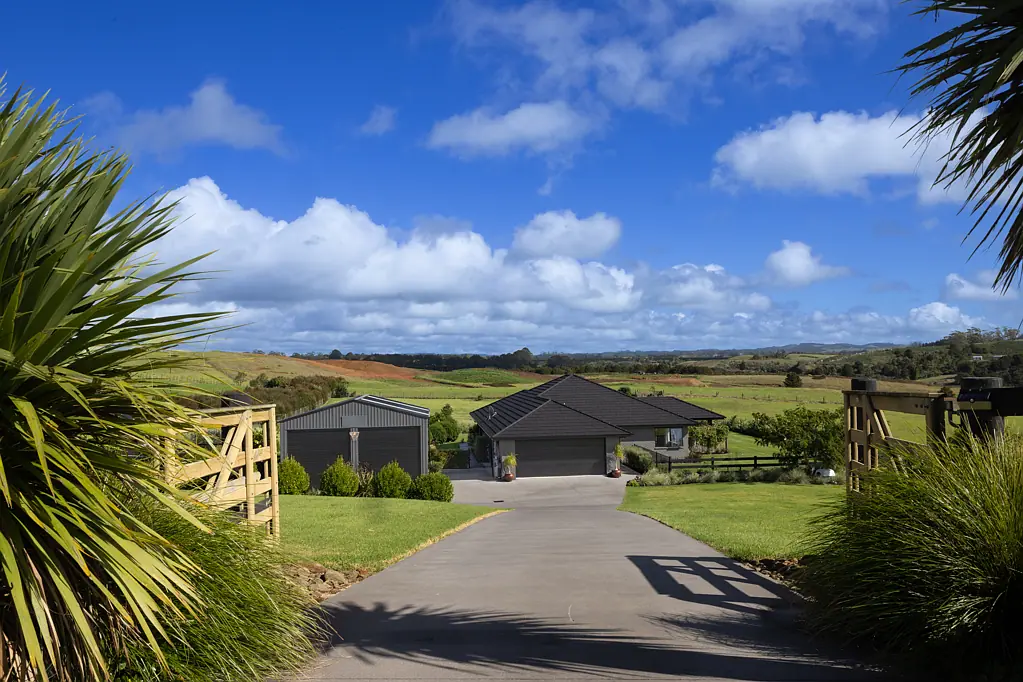 Kerikeri 4房  Home, pool & shed – yes please!