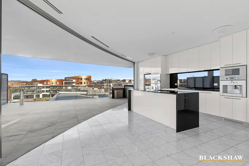 Luxury Penthouse In The Heart Of Kingston