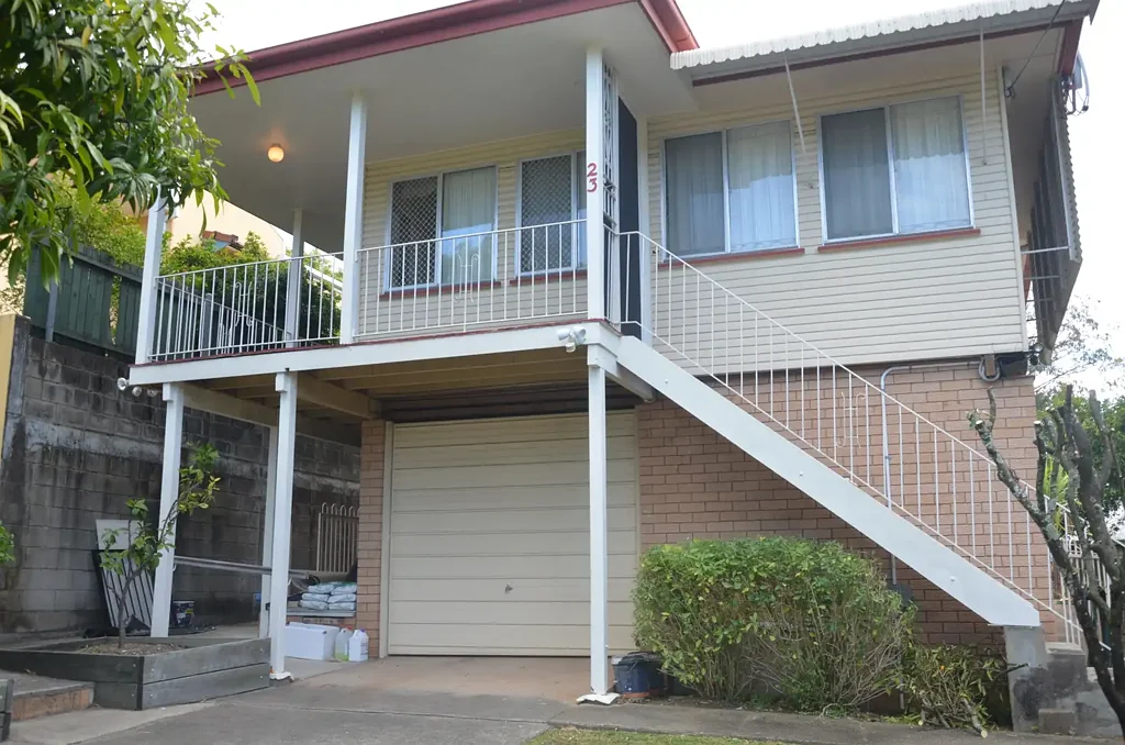 Spacious 3-Bedroom Home with 2 Balconies in Taringa