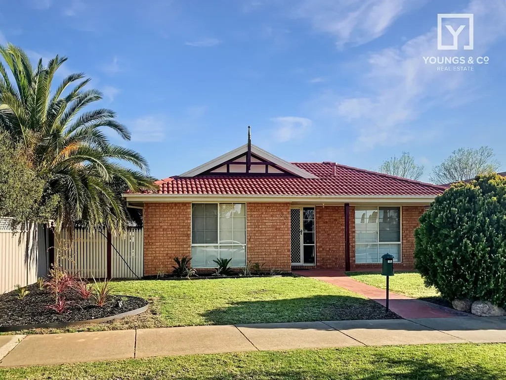 3 bedroom family home in the heart of Kialla Lakes