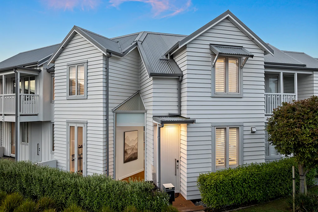 Birkenhead 3房 卓越品质，拎包入住！奢华舒适，实用便利，内进式双车库+宽阔临街面，近轮渡/高速入口！ DEADLINE BROUGHT FORWARD TO TODAY AT 12PM!