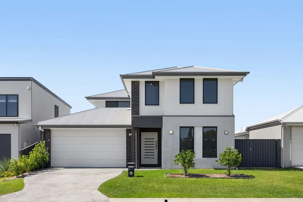 Palmview 5 Slaapkamer Grand family home with swimming pool - Across future park! - REF: 4417