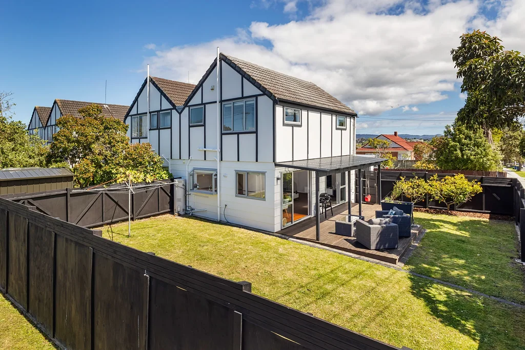 New Lynn 3 Bedroom Move-In Ready & Made for Easy Living