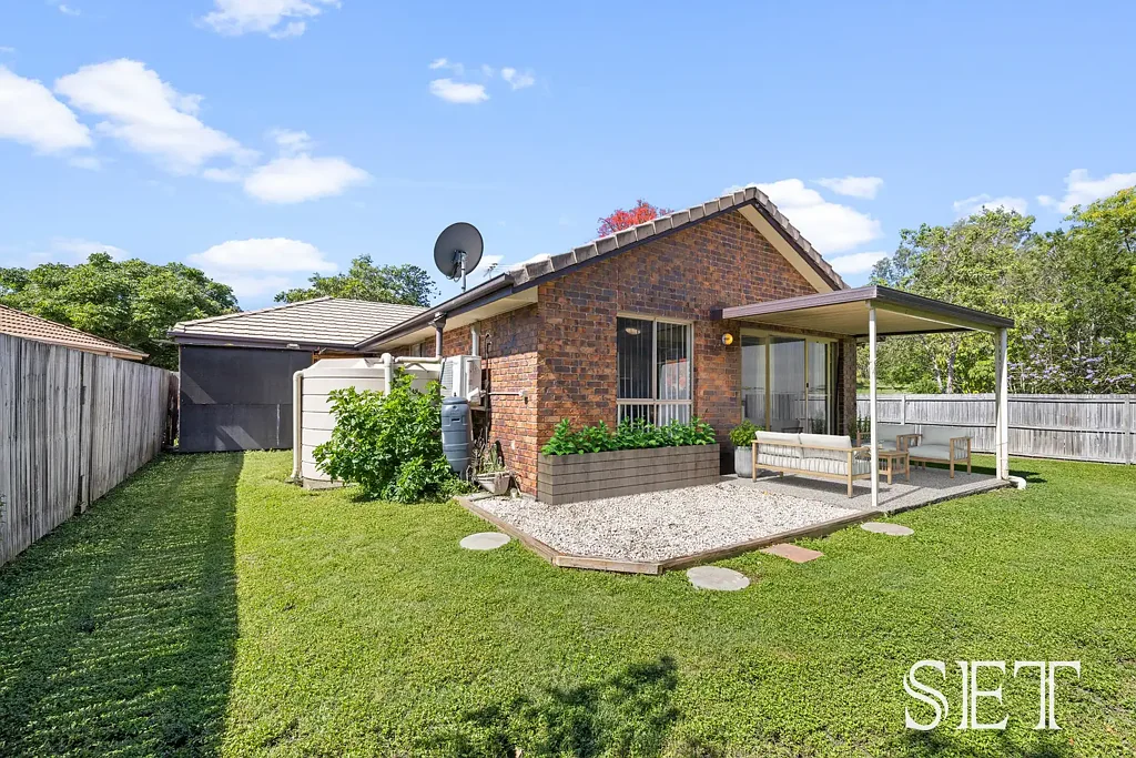 Redbank Plains 4房 四卧宽敞卧室 主卧独立卫浴 开放式生活区 现代厨房 双车库 易打理后院 靠近学校公园 DOUBLE BRICK 4 BEDROOM HOUSE CLOSE TO ALL AMENITIES