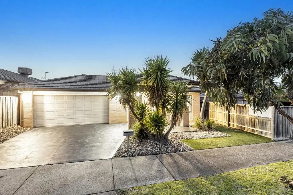 Contemporary Living In Location Excellence!