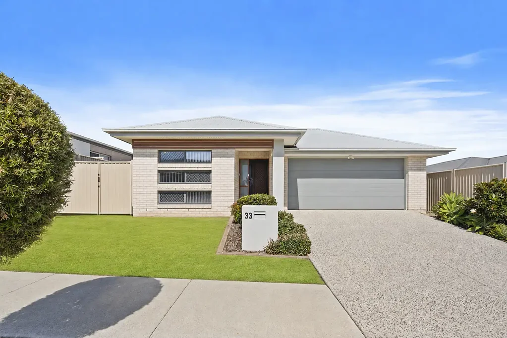 Alexandra Hills 4침실 Presents Like New - Space, Storage & Side Access!