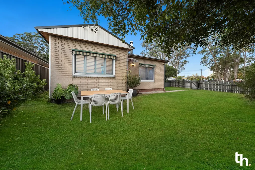 Edgeworth 3chambre Fully Renovated Starter with All the Essentials Nearby