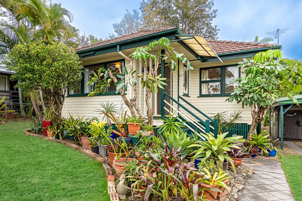 Charming Family Home in Carina Heights