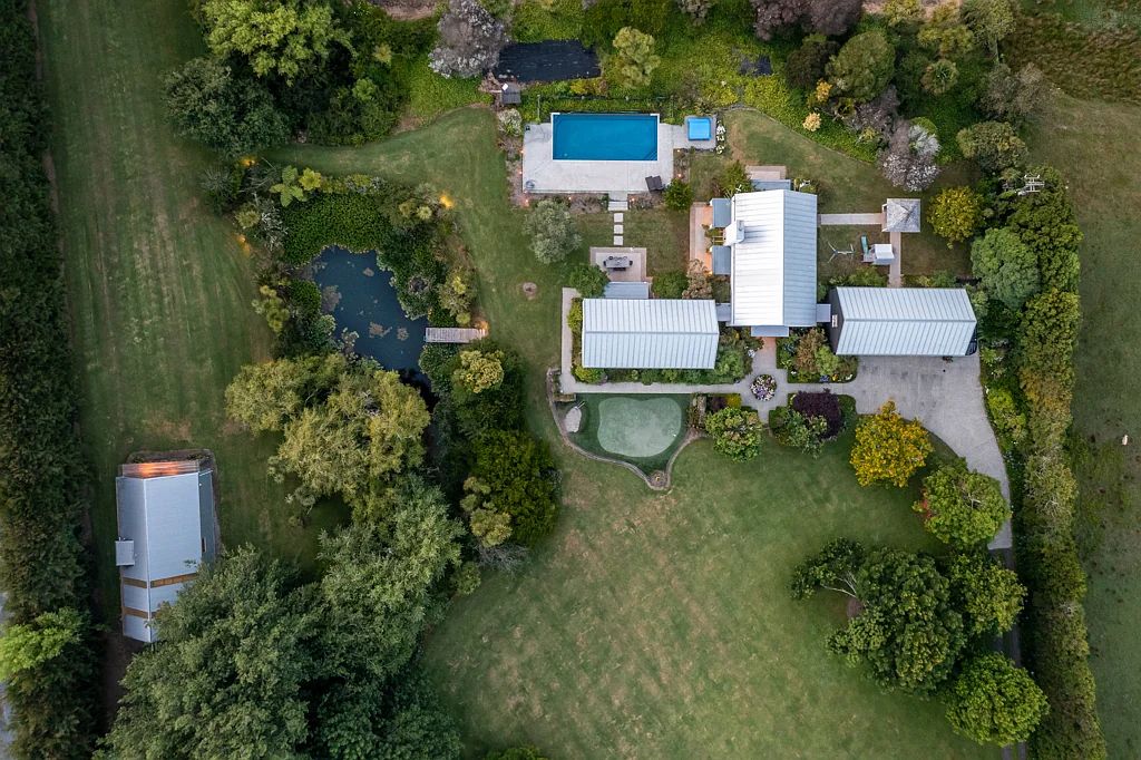 Dairy Flat 5 Slaapkamer Secure Your Family's Legacy - 4.5ha, 640m2 Home