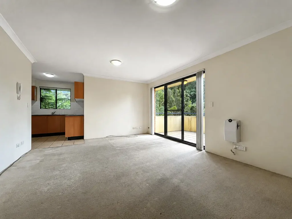 Spacious Apartment in Convenient Location ** 05/08/26 **