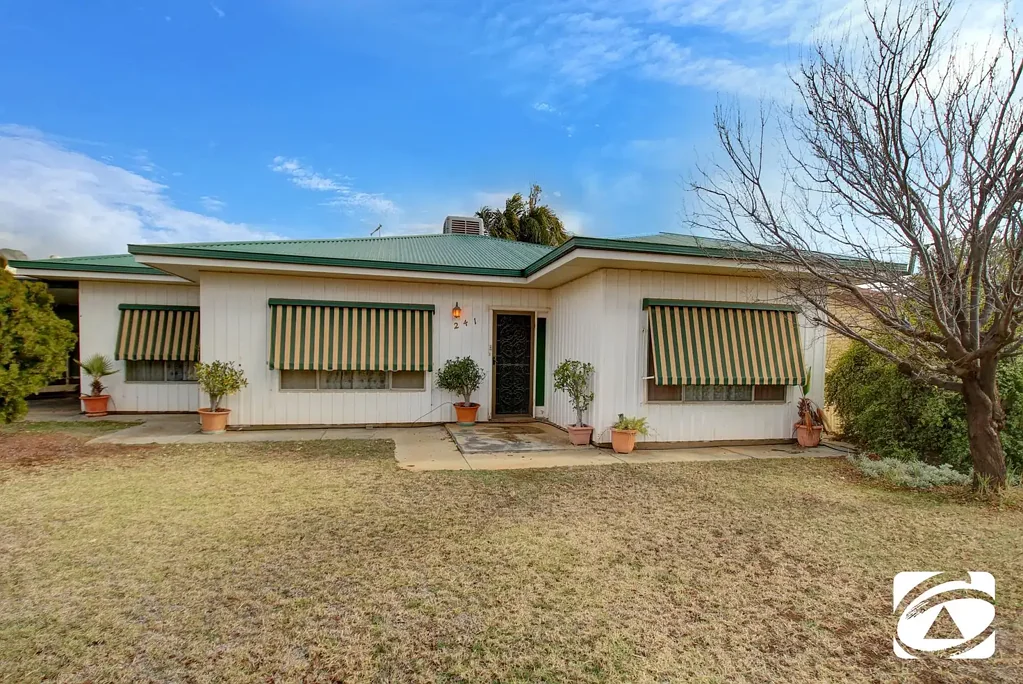 Broken Hill 3 Bedroom WELL-LOVED FAMILY HOME ON QUIET CORNER BLOCK