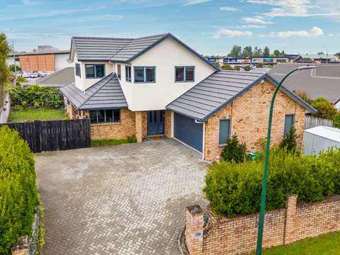 Rototuna North 5房  High-Demand Location - Owners Must Sell Now!