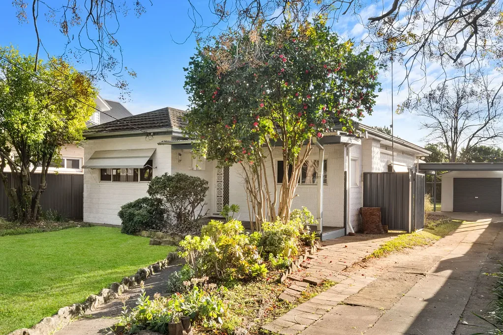 COMFORTABLE LIVING IN A CENTRAL RICHMOND LOCATION