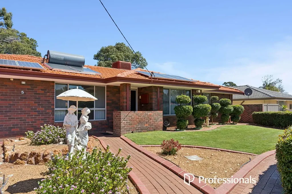 5 Meloway Drive, Maida Vale, WA 6057